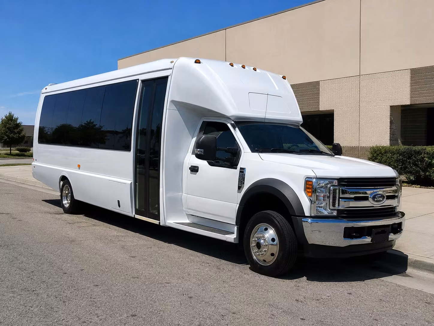 minibus rentals for jurupa valley prom groups who want comfort without the crowd